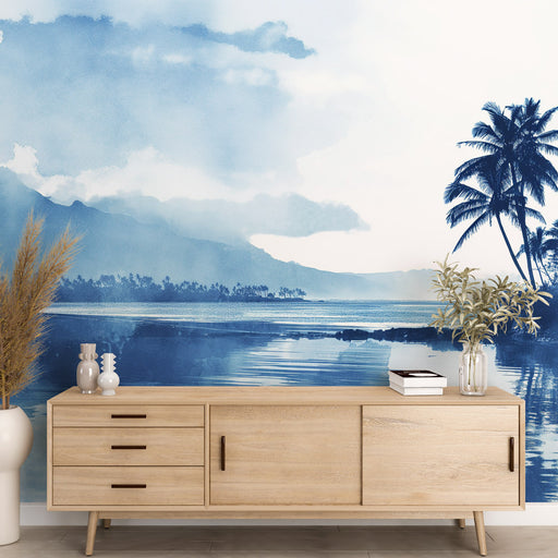 Une salle de séjour avec un papier peint aquarelle bleu représentant un paysage marin apaisant, évoquant une atmosphère sereine et relaxante.