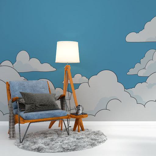 Un salon moderne avec un papier peint bleu ciel décoré de nuages blancs, créant une atmosphère légère et rêveuse.