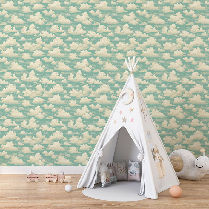 Une chambre d'enfant avec un papier peint représentant des nuages doux sur fond turquoise, créant une atmosphère rêveuse et apaisante.