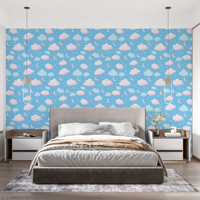 Une chambre moderne avec un papier peint bleu ciel orné de nuages roses et de croissants de lune, créant une ambiance douce et rêveuse.