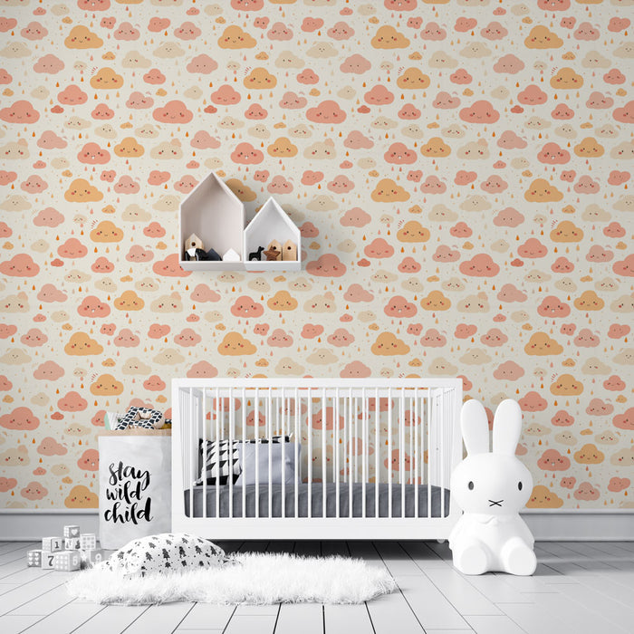 Une chambre d'enfant avec un papier peint ludique représentant des nuages aux teintes douces de rose et beige, créant une ambiance joyeuse et réconfortante.