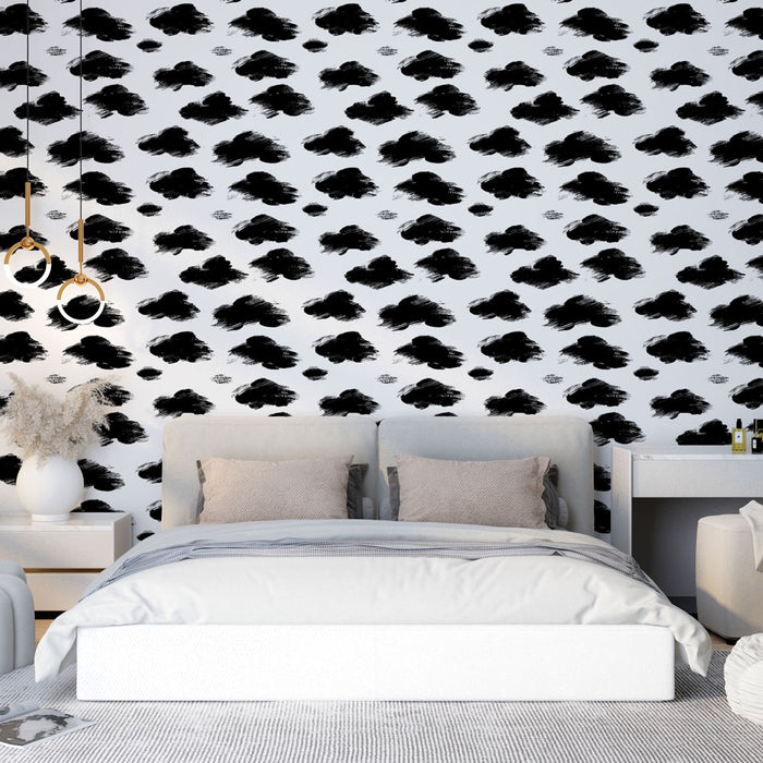 Une chambre moderne avec un papier peint graphique noir et blanc représentant des formes nuageuses, créant une atmosphère artistique et contemporaine.