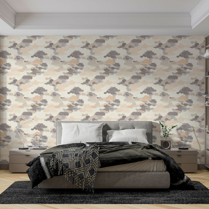 Une chambre moderne avec un papier peint aux motifs nuageux dans des teintes douces de beige, gris et pêche, créant une ambiance apaisante et chaleureuse.