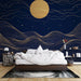 Papier peint océan avec vagues dorées sur fond bleu nuit pour chambre moderne