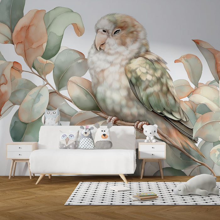 Une chambre enfantine avec un papier peint représentant un oiseau coloré sur des feuilles délicates, créant une ambiance douce et apaisante.