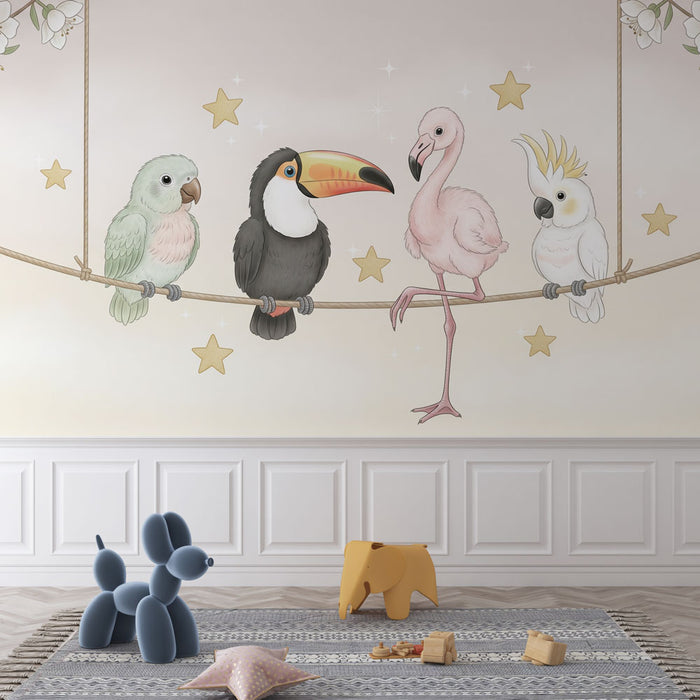 Une chambre d'enfant avec un papier peint illustratif représentant des oiseaux colorés sur une branche, créant une atmosphère joyeuse et ludique.