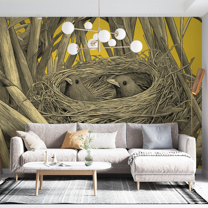 Un salon moderne avec un papier peint illustratif représentant un nid d'oiseaux sur fond jaune, créant une atmosphère chaleureuse et accueillante.