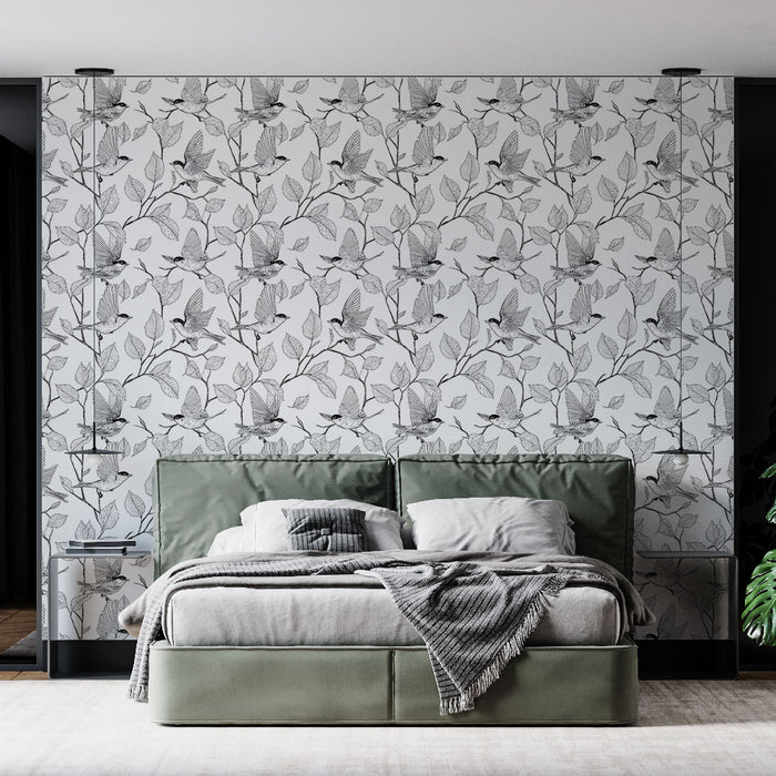 Une chambre moderne avec un papier peint floral monochrome représentant des oiseaux et des feuillages, créant une ambiance élégante et apaisante.