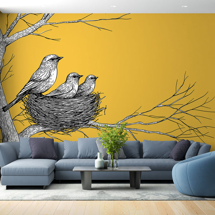 Un salon moderne avec un papier peint jaune vif illustrant des oiseaux sur un nid, créant une atmosphère chaleureuse et accueillante.