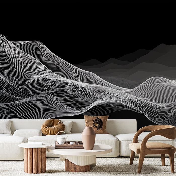 Un salon contemporain avec un papier peint abstrait en lignes blanches sur fond noir, créant une ambiance élégante et dynamique.