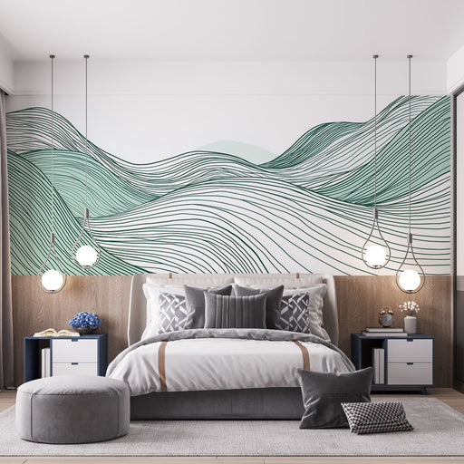Une chambre moderne avec un papier peint abstrait représentant des lignes ondulées vertes sur fond blanc, créant une atmosphère apaisante et contemporaine.