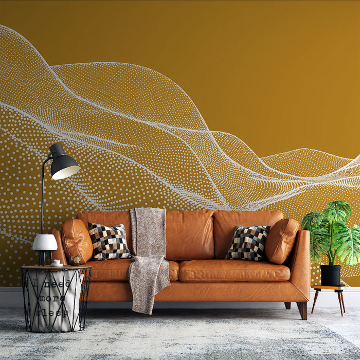 Un salon contemporain avec un papier peint aux motifs ondulés blancs sur fond moutarde, créant une atmosphère chaleureuse et dynamique.