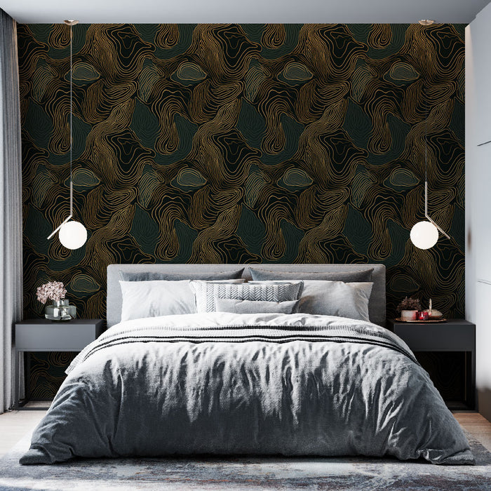 Une chambre moderne avec un papier peint aux motifs ondulés en noir, vert et doré, créant une ambiance élégante et sophistiquée.