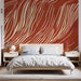 Papier peint ondulé aux teintes terreuses avec lignes délicates pour chambre moderne