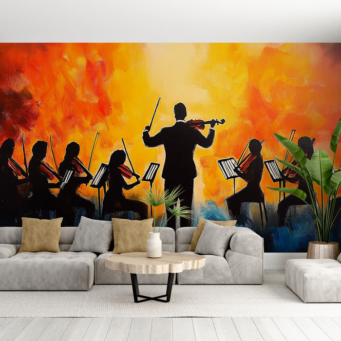 Papier peint orchestre avec silhouettes de musiciens sous une lumière flamboyante pour salon moderne.