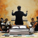 Papier peint orchestre avec chef d'orchestre et musiciens pour salon moderne