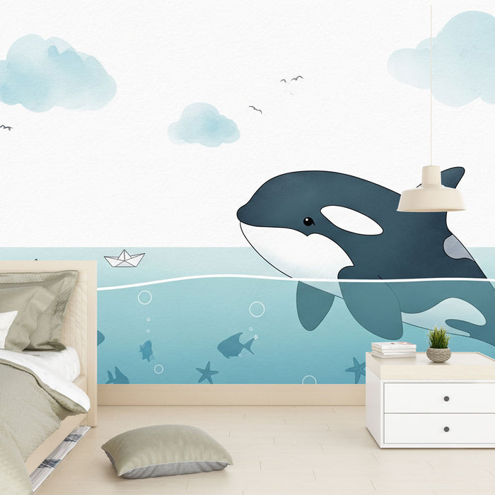 Une chambre moderne avec un papier peint illustratif représentant une orque dans des teintes de bleu, créant une ambiance apaisante et ludique.