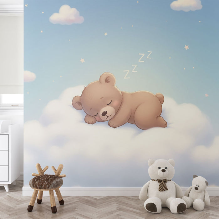 Une chambre d'enfant avec un papier peint illustrant un ourson endormi sur un nuage, créant une ambiance douce et rêveuse.