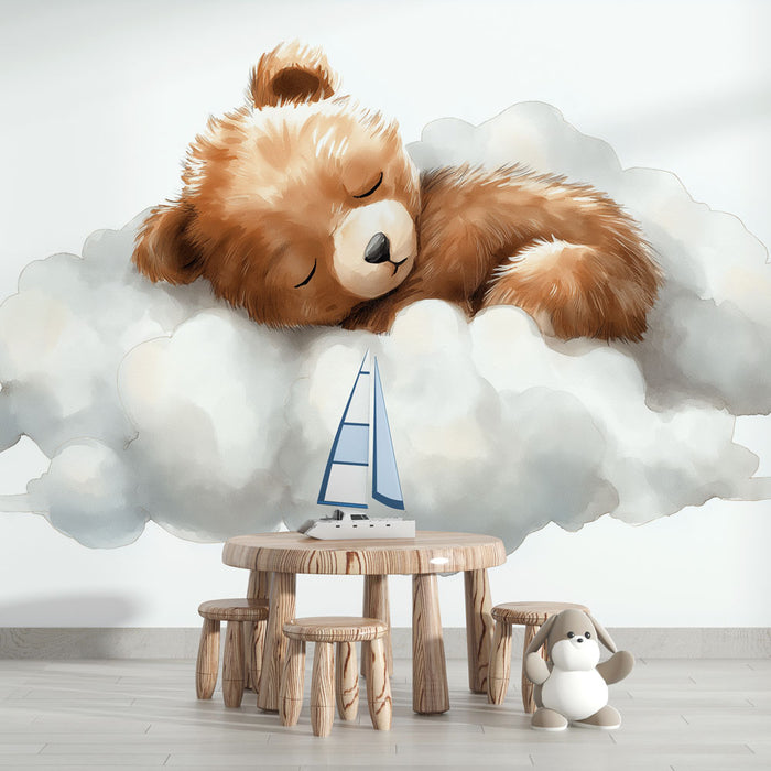 Une chambre d'enfant avec un papier peint illustrant un ours endormi sur des nuages, créant une atmosphère douce et rêveuse.