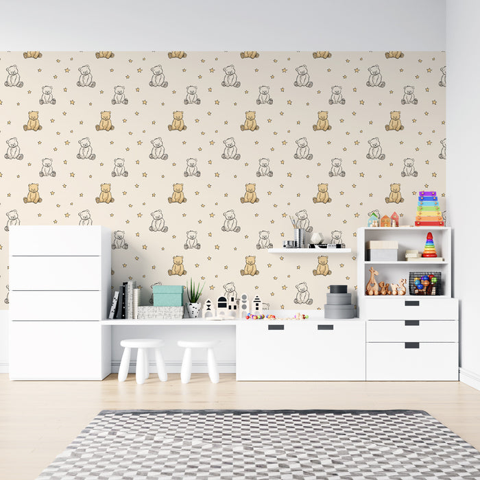 Une chambre d'enfant avec un papier peint doux représentant des ours en peluche et des étoiles sur fond beige, créant une ambiance chaleureuse et ludique.