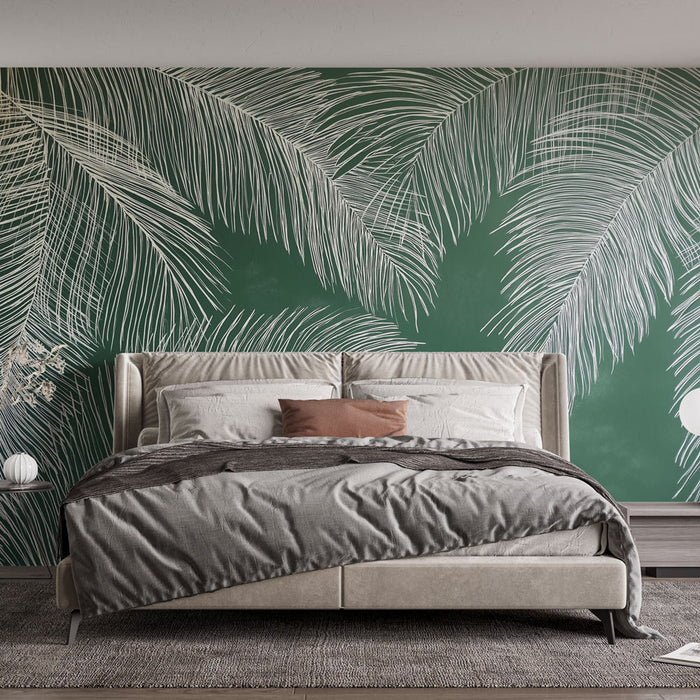 Une chambre moderne avec un papier peint tropical vert profond illustrant de grandes feuilles blanches, créant une atmosphère apaisante et naturelle.