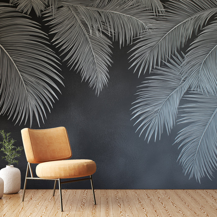 Un salon contemporain avec un papier peint représentant de grandes feuilles de palmier blanches sur un fond noir, créant une ambiance à la fois chic et tropicale.