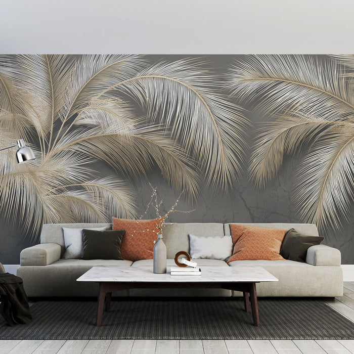 Un salon contemporain avec un papier peint représentant de grandes feuilles de palmier dorées sur fond gris, créant une atmosphère élégante et apaisante.