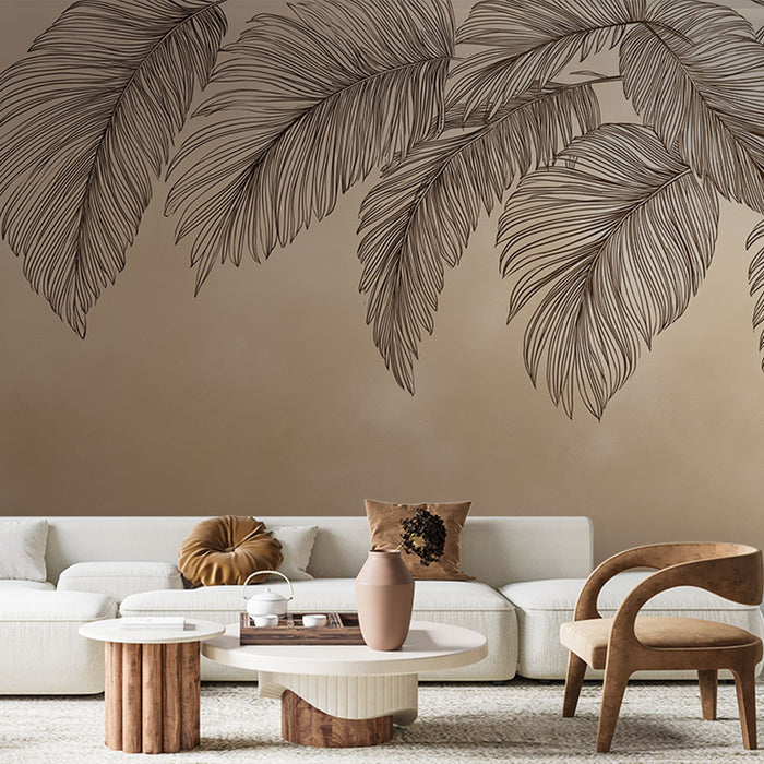 Un salon contemporain avec un papier peint représentant de grandes feuilles de palmier en noir sur un fond beige, créant une atmosphère chaleureuse et naturelle.