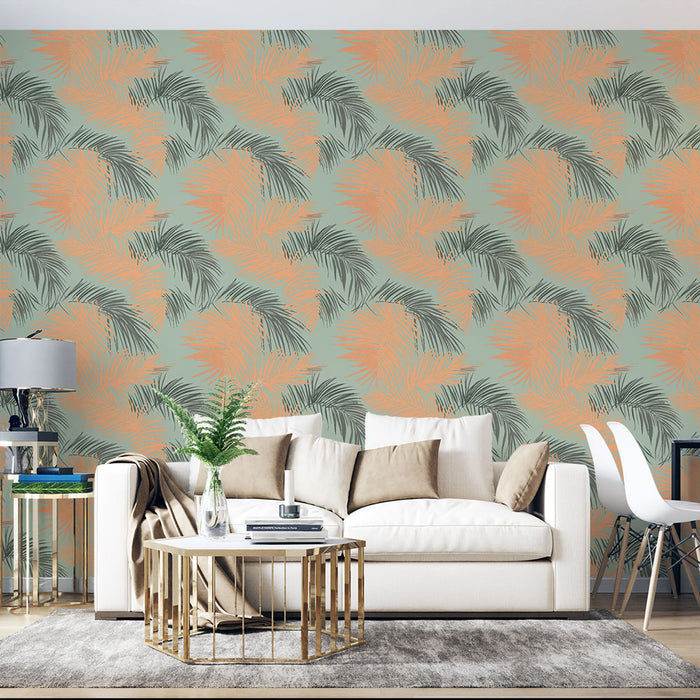 Un salon lumineux avec un papier peint tropical aux motifs de feuilles vertes et corail sur fond mint, créant une ambiance fraîche et accueillante.