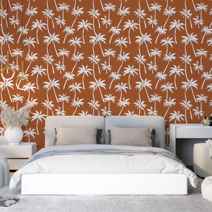 Une chambre moderne avec un papier peint terracotta orné de palmiers blancs, créant une ambiance chaleureuse et tropicale.