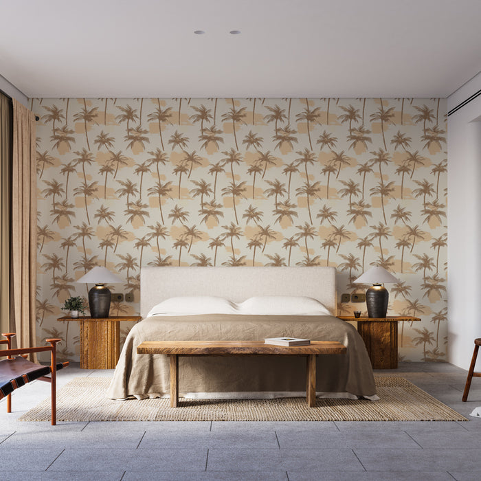 Une chambre lumineuse avec un papier peint représentant des palmiers dans des teintes beige et crème, créant une ambiance tropicale et apaisante.