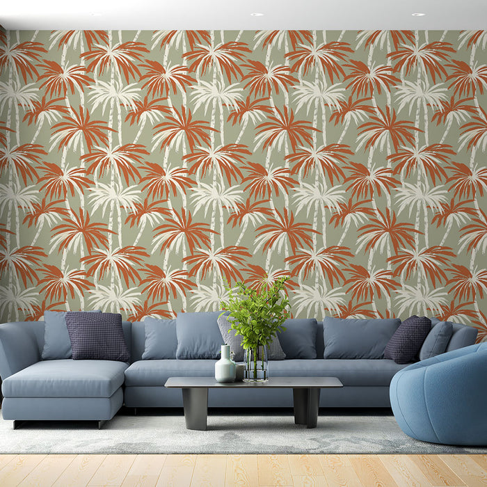 Un salon moderne avec un papier peint tropical aux motifs de palmiers orange et blancs sur fond vert, créant une ambiance chaleureuse et estivale.