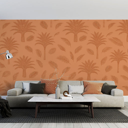 Un salon contemporain avec un papier peint terracotta orné de motifs de palmiers et de feuilles, créant une atmosphère chaleureuse et tropicale.