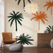 Une chambre moderne avec un papier peint représentant des palmiers stylisés en vert et orange sur fond crème, créant une ambiance tropicale et vivante.