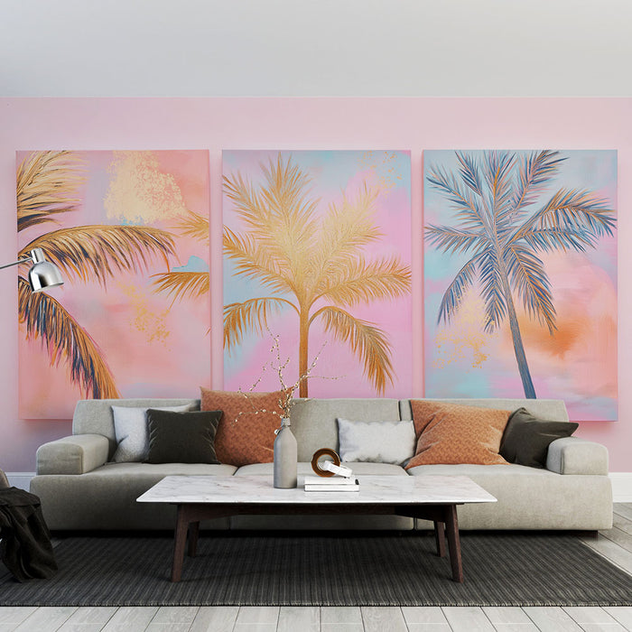 Un salon moderne avec un papier peint pastel représentant des palmiers dorés sur fond rose, créant une ambiance tropicale et chaleureuse.