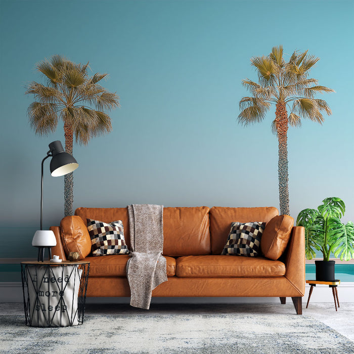 Un salon moderne avec un papier peint tropical représentant des palmiers sur un fond dégradé bleu, créant une atmosphère relaxante et estivale.