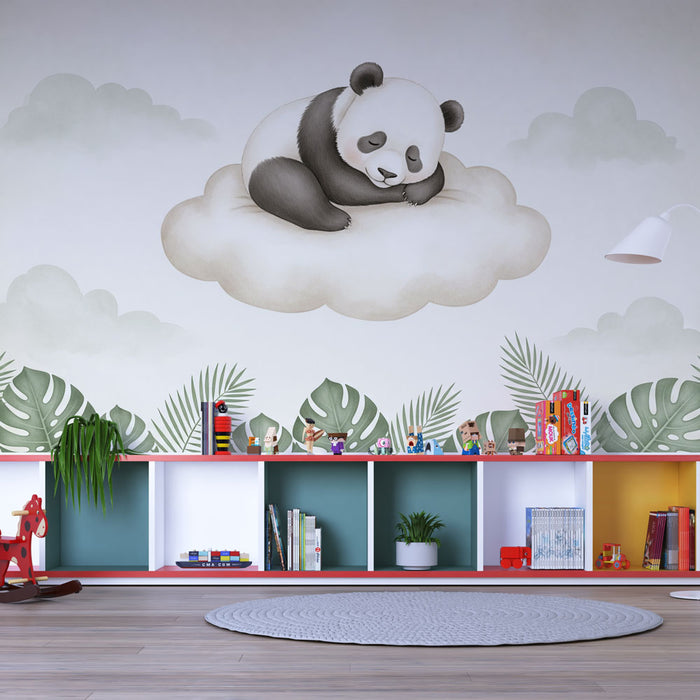 Une chambre d'enfant avec un papier peint illustrant un panda endormi sur un nuage, entouré de feuillages tropicaux, créant une ambiance douce et rêveuse.