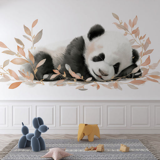 Une chambre d'enfant avec un papier peint illustrant un panda endormi entouré de feuilles délicates, créant une ambiance douce et apaisante.