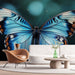 Papier peint bleu éclatant avec papillon sur fond sombre pour salon moderne