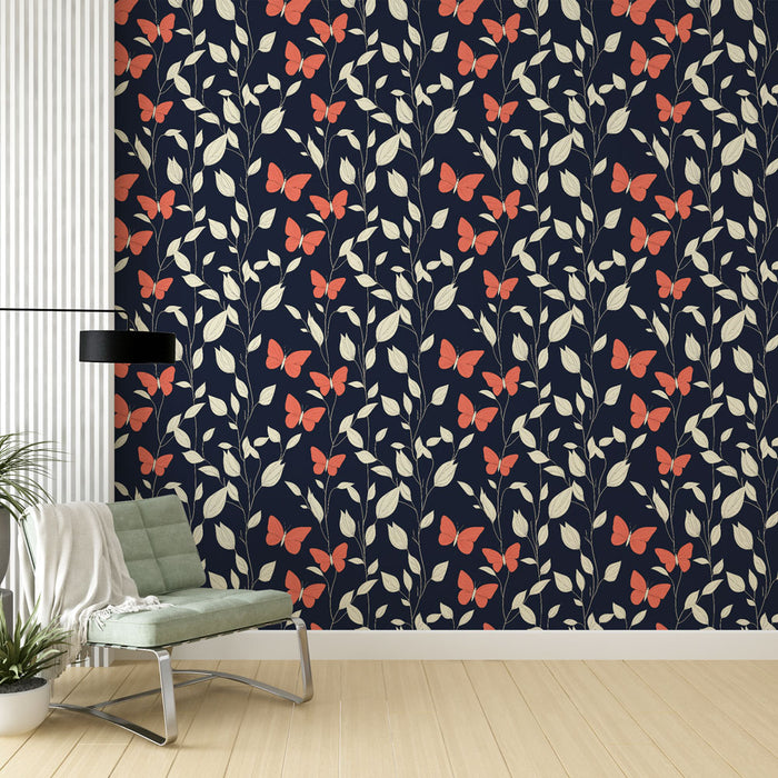 Un salon moderne avec un papier peint floral navy orné de papillons rouges et de feuilles crème, créant une ambiance vivante et chaleureuse.