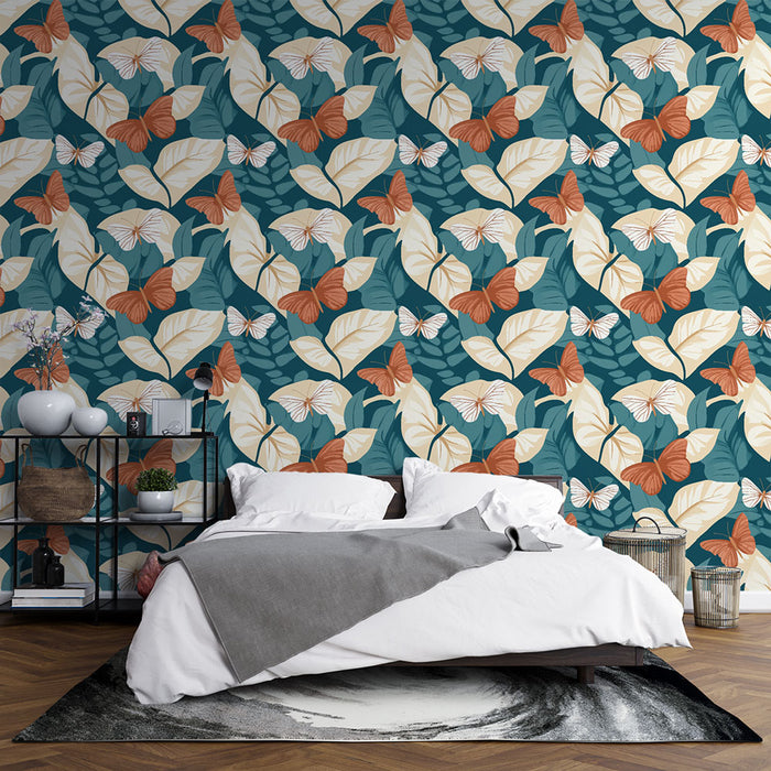 Une chambre moderne avec un papier peint tropical aux motifs de feuilles et de papillons dans des teintes turquoise, orange et crème, créant une ambiance vivante et apaisante.