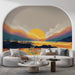 Un salon contemporain avec un papier peint représentant un paysage stylisé au coucher de soleil, mêlant des teintes chaudes et des lignes fluides créant une atmosphère sereine et artistique.