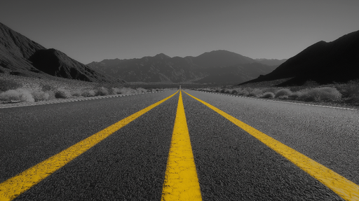 Papier peint paysage de route Route déserte avec lignes jaunes vibrantes