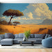 Un salon moderne avec un papier peint représentant un paysage africain doré et bleu, évoquant une atmosphère sereine et naturelle.
