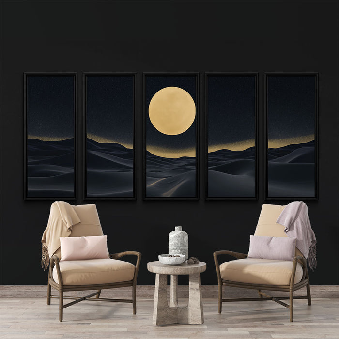 Une pièce moderne avec un papier peint représentant des dunes sous un ciel étoilé, illuminées par une lune dorée, créant une atmosphère sereine et contemplative.