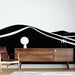 Papier peint paysage minimaliste avec silhouettes de collines élégantes en noir et blanc pour salon moderne