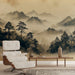 Une pièce moderne avec un papier peint représentant des montagnes brumeuses en nuances de beige et noir, créant une atmosphère apaisante et contemplative.