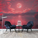 Un salon contemporain avec un papier peint représentant un paysage nocturne romantique, où la lune éclaire un lac paisible entouré d'arbres aux teintes rouges.