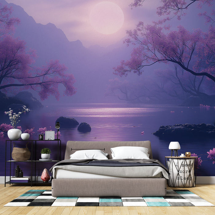 Une chambre apaisante avec un papier peint représentant un paysage nocturne violet, évoquant sérénité et mystère avec des arbres en fleurs et un reflet sur l'eau.