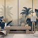 Une pièce moderne avec un papier peint tropical aux teintes douces, représentant des palmiers et des feuillages sombres sur fond beige, créant une atmosphère apaisante et chaleureuse.